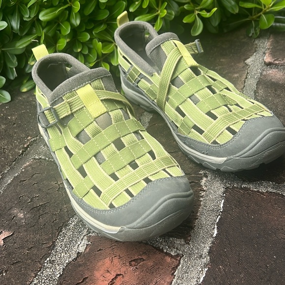 Chaco Shoes - Chaco Weave light green & gray sandals Size 8